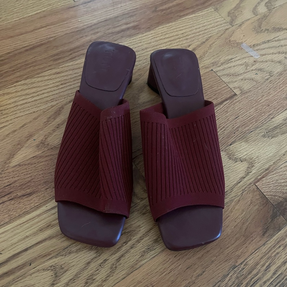 Brown Sandals with Flat Sole and Textured Upper